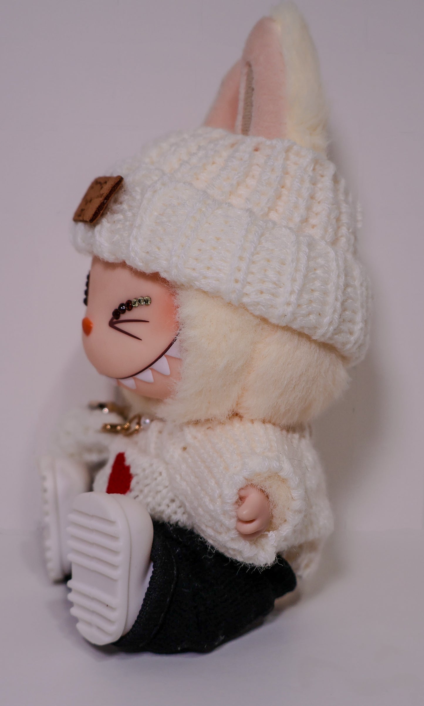 Cozy Cream Winter Outfit Set – Knit Hat & Sweater for Labubu
