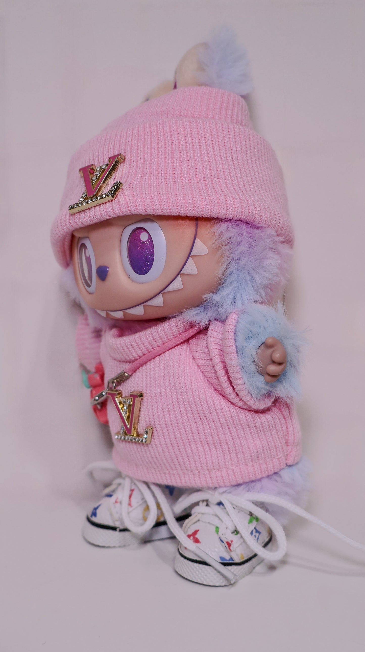 Pink Streetwear Outfit with Beanie, Sweater & Sneakers for Labubu