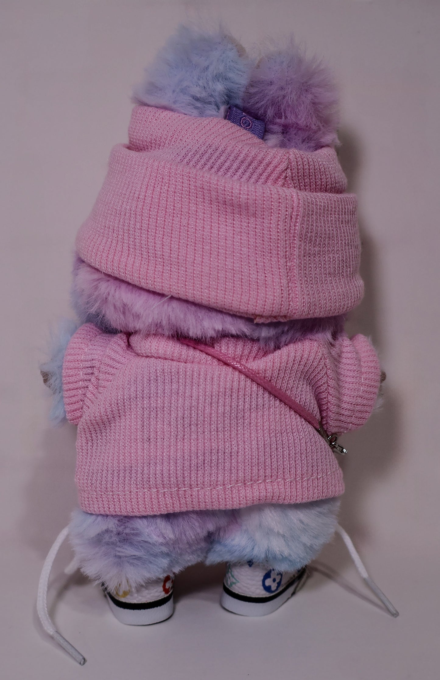 Pink Streetwear Outfit with Beanie, Sweater & Sneakers for Labubu