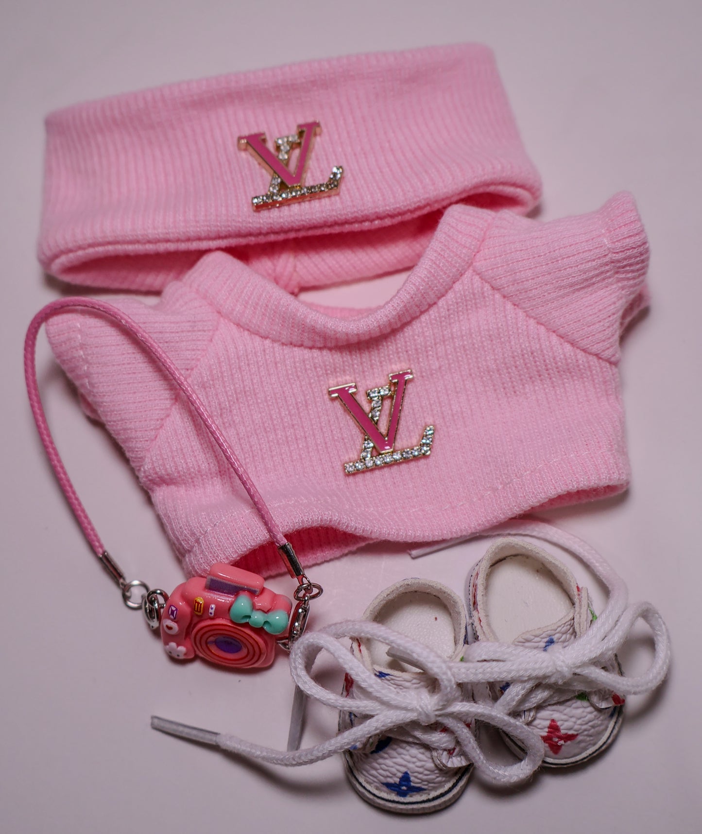 Pink Streetwear Outfit with Beanie, Sweater & Sneakers for Labubu